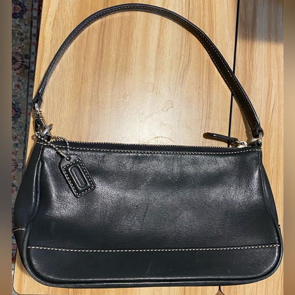 Coach Handbags - COACH should bag, excellent condition. Early 2000s.